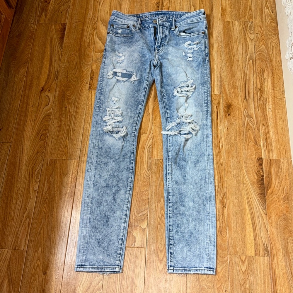 Sale‼️ 2/$50 ✅ Men’s American Eagle Air Flex White Washed Distressed Jeans